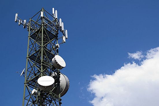 telecom telecommunication tower 720 Discuţii în telecom privind licenţele GSM pe 900 MHz