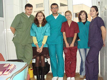 Catalin alaturi de colegi Catalin alaturi de colegi Un doctor are nevoie de ajutorul nostru