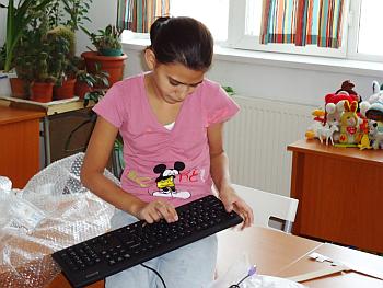 PC Salvati Copiii PC Salvati Copiii PC Garage a donat 26 de computere si 2.000 euro către Salvati Copiii