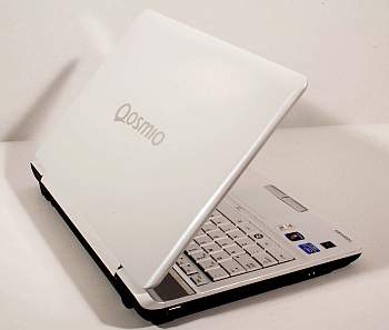 Toshiba Qosmio F750-10L Toshiba Qosmio F750 10L 7 Review cu laptopul 3D Toshiba