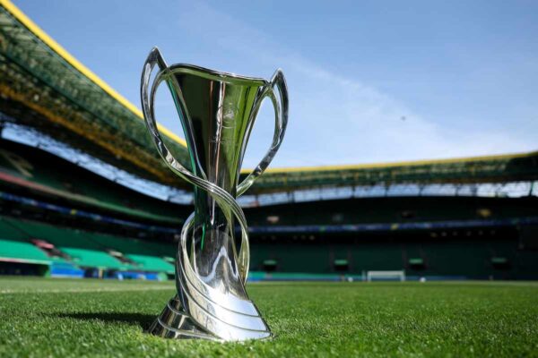 Cum vezi online meciurile de fotbal UEFA